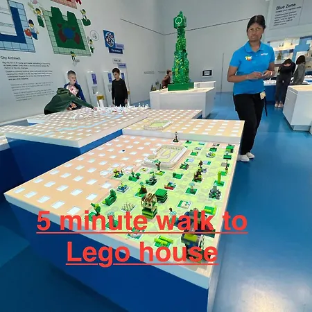 5 Minute Walk To Lego House - N18 - With Private Bathroom بيلوند