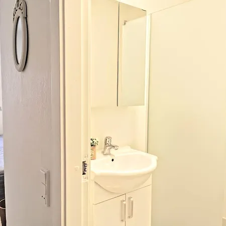 5 Minute Walk To Lego House - N18 - With Private Bathroom Apartament Billund