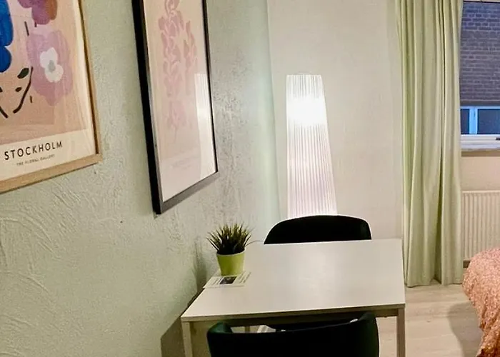 5 Minute Walk To Lego House - N18 - With Private Bathroom شقة بيلوند