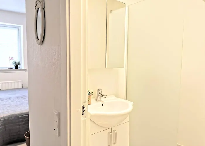 5 Minute Walk To Lego House - N18 - With Private Bathroom شقة بيلوند