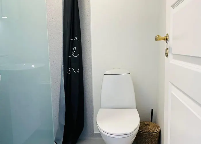 5 Minute Walk To Lego House - N18 - With Private Bathroom بيلوند